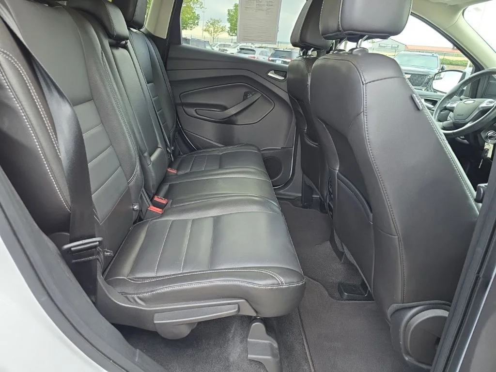 Used 2015 Oxford White Ford SE image 21