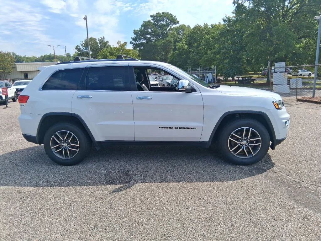 Used 2017 White Jeep Limited image 4