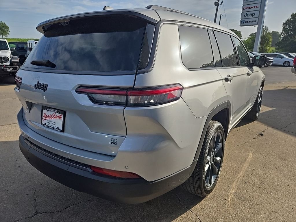 New 2026 Silver Zynith Exterior Paint Jeep  image 10