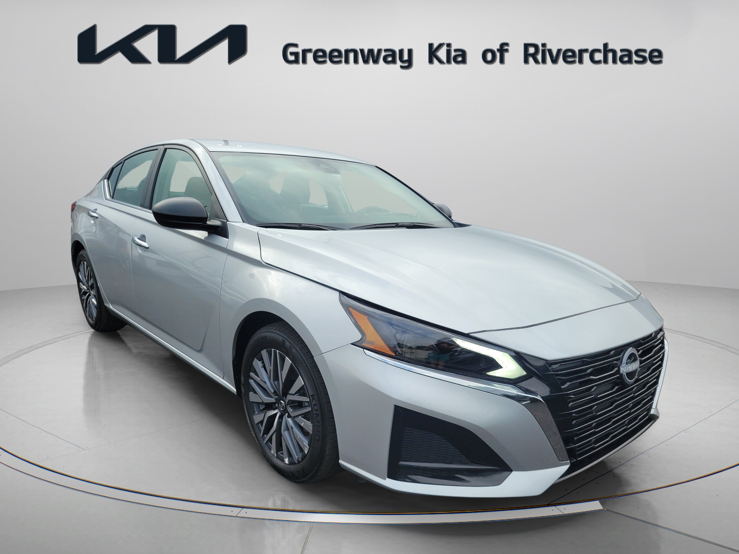 Used 2025 Brilliant Silver Metallic Nissan 2.5 SV image 1