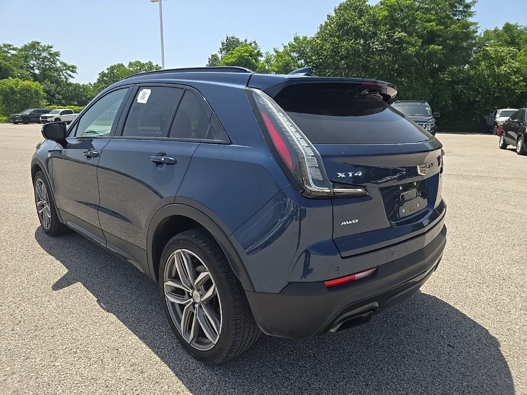 Used 2019  Cadillac Sport image 4