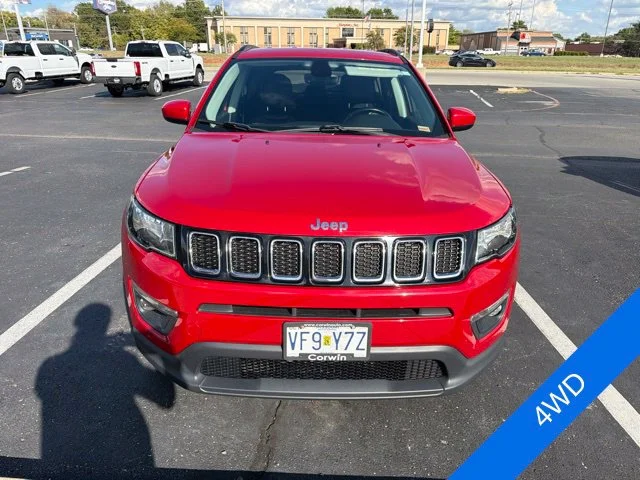 Used 2018 Redline Pearlcoat Jeep Latitude image 2