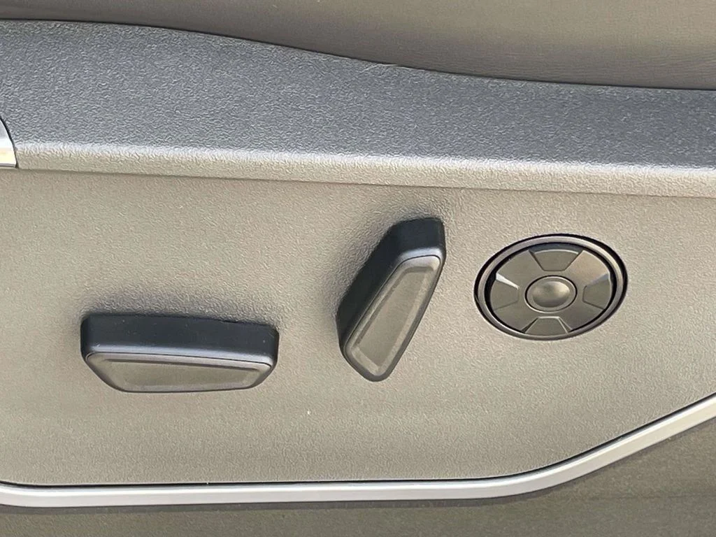 New 2026 White Ford Platinum image 14