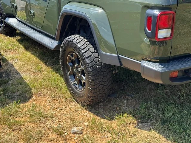 Used 2022 Green Jeep Sport image 21