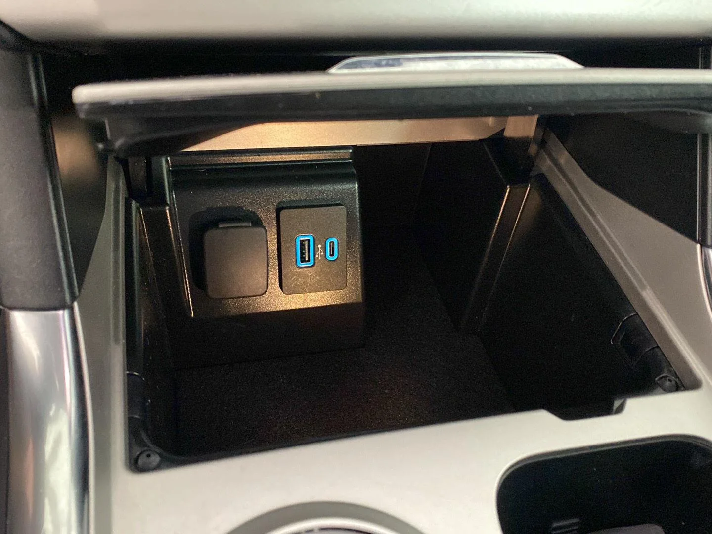 Used 2023 Star White Metallic Tri-Coat Ford XLT image 6