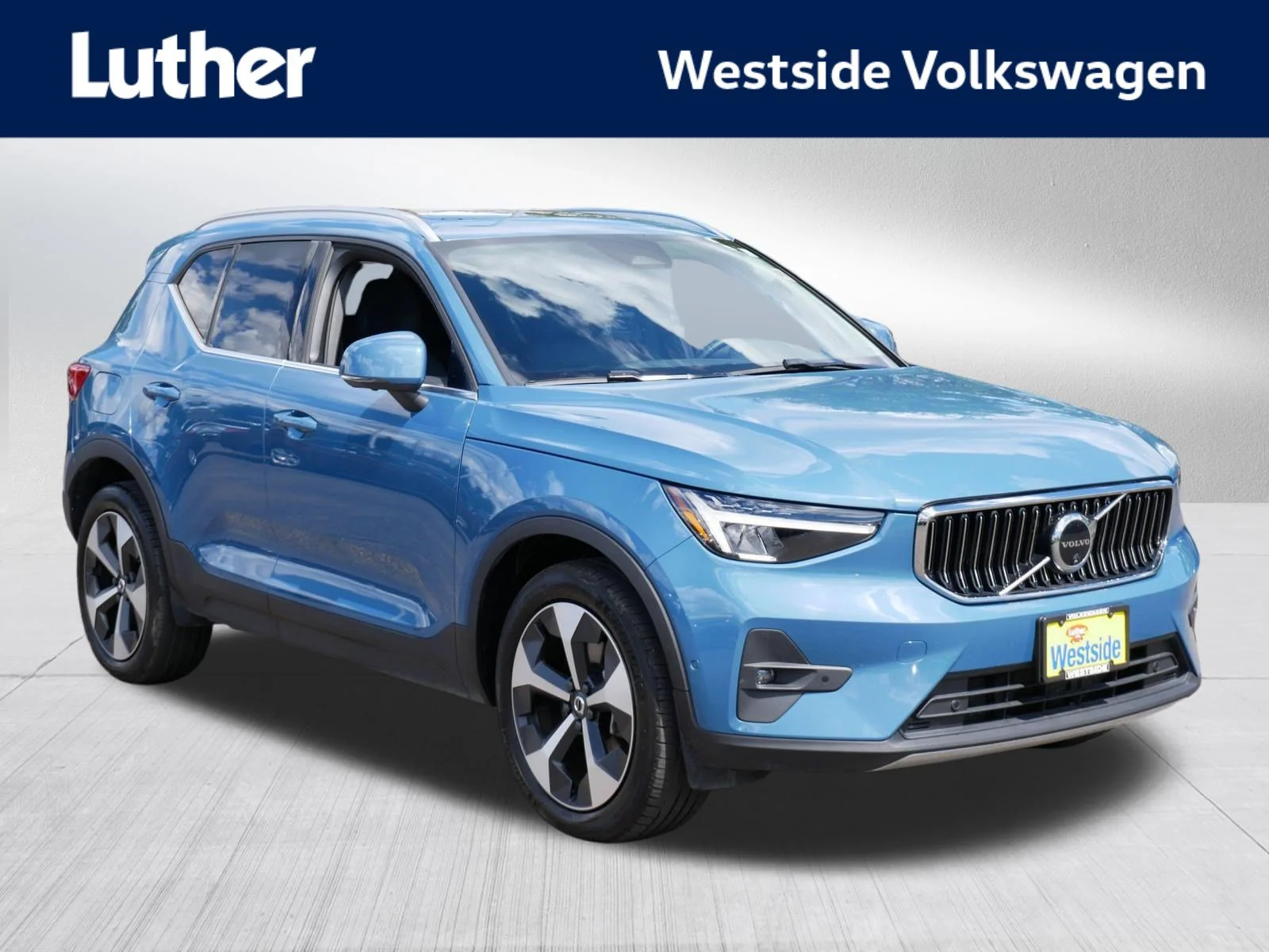 2025 Volvo XC40 B5 Plus Bright AWD's photo