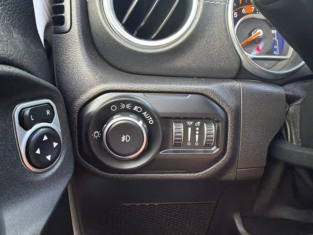 Used 2020 White Jeep Unlimited Sahara image 47
