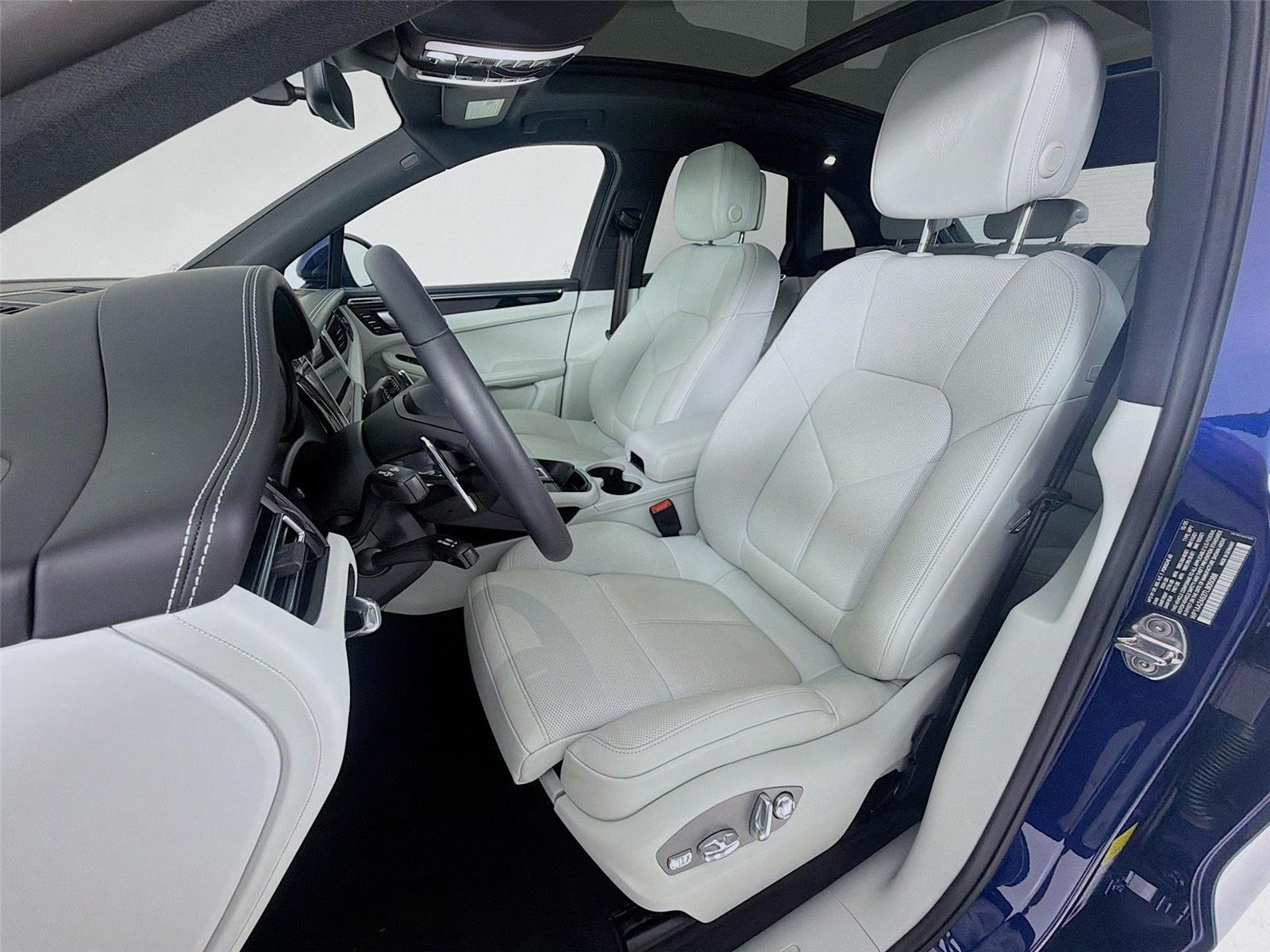 Used 2026 Gentian Blue Metallic Porsche  image 5