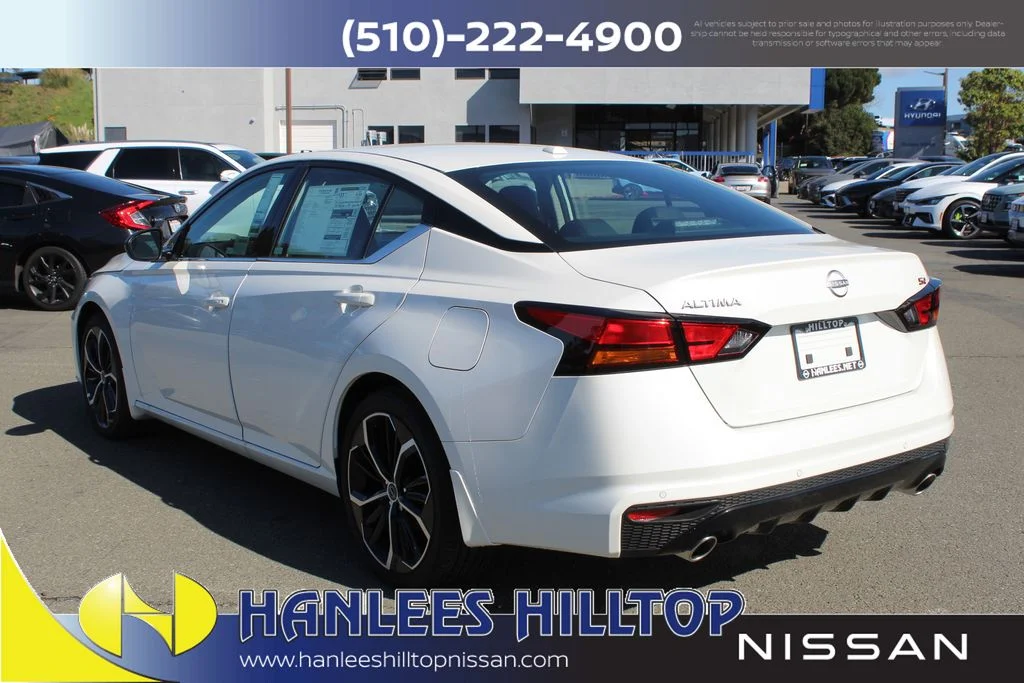 2025 Nissan Altima SR - Photo 9