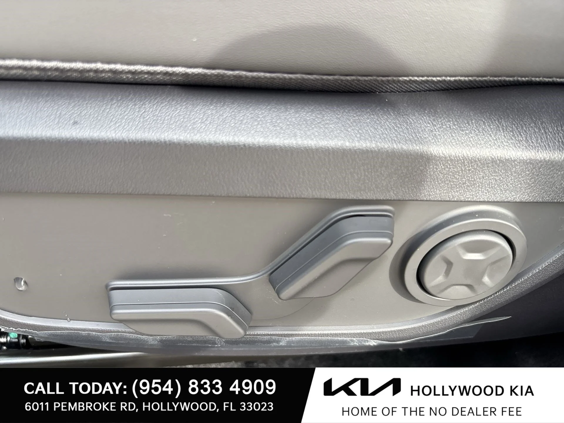 New 2027 Snow White Pearl Kia EX image 16
