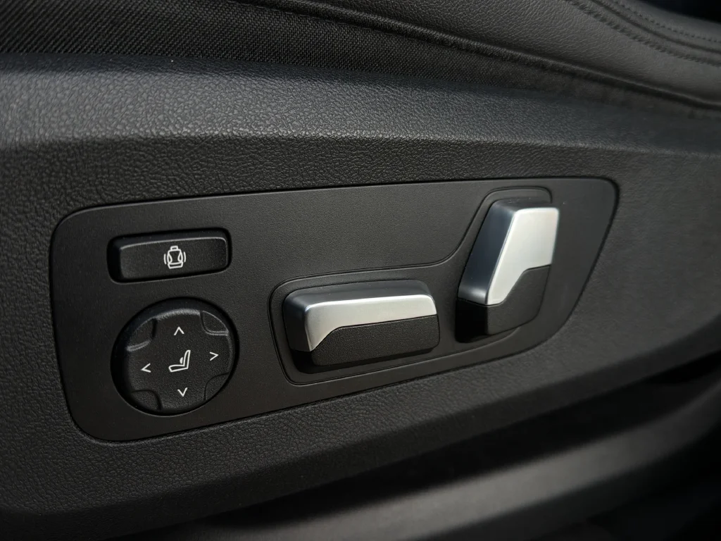 Used 2019 Arctic Gray Metallic BMW xDrive40i image 10