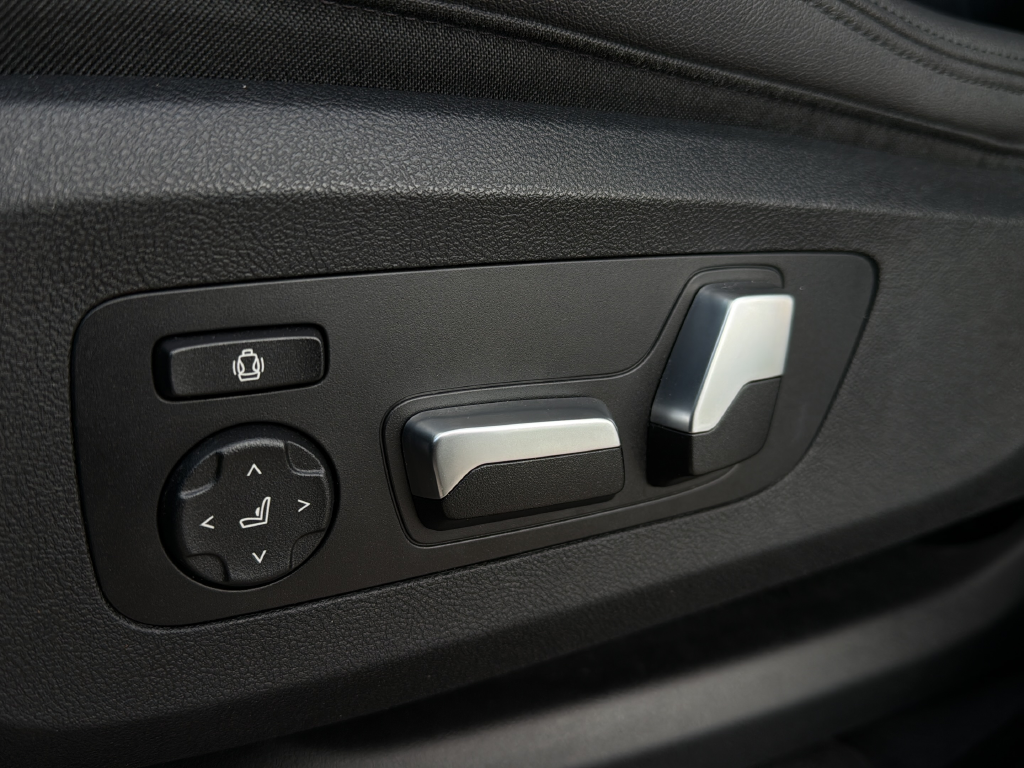 Used 2019 Arctic Gray Metallic BMW xDrive40i image 10