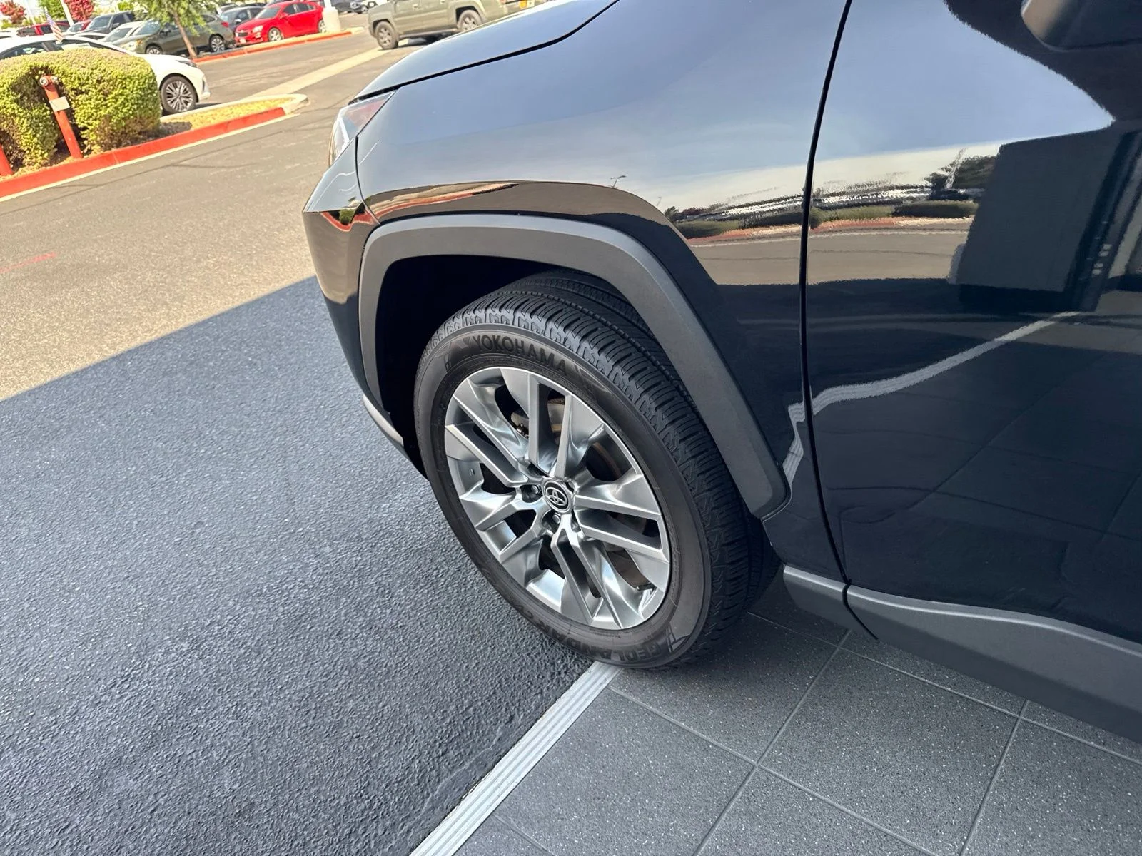Used 2020 Midnight Black Metallic Toyota XLE Premium image 14