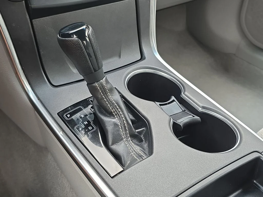Used 2015 Gray Toyota LE image 31
