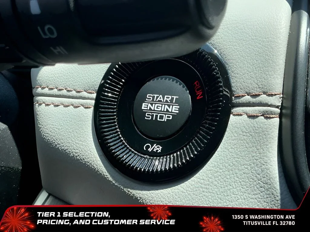 Used 2025 Silver Jeep Limited image 29