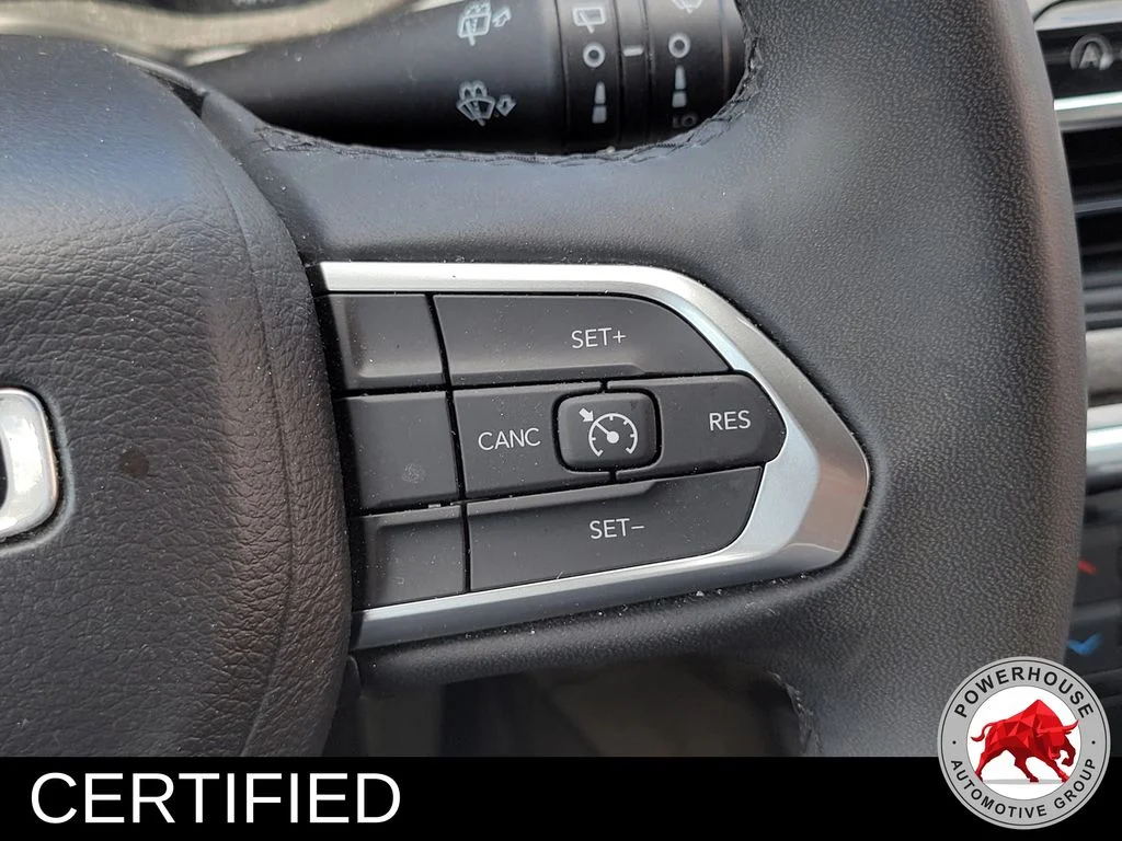 Used 2024  Jeep Latitude image 28