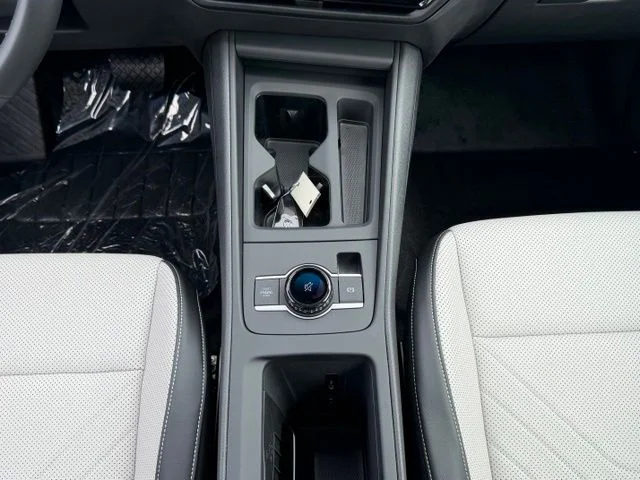 New 2026 Deep Black Pearl Volkswagen 2.0T SE image 19
