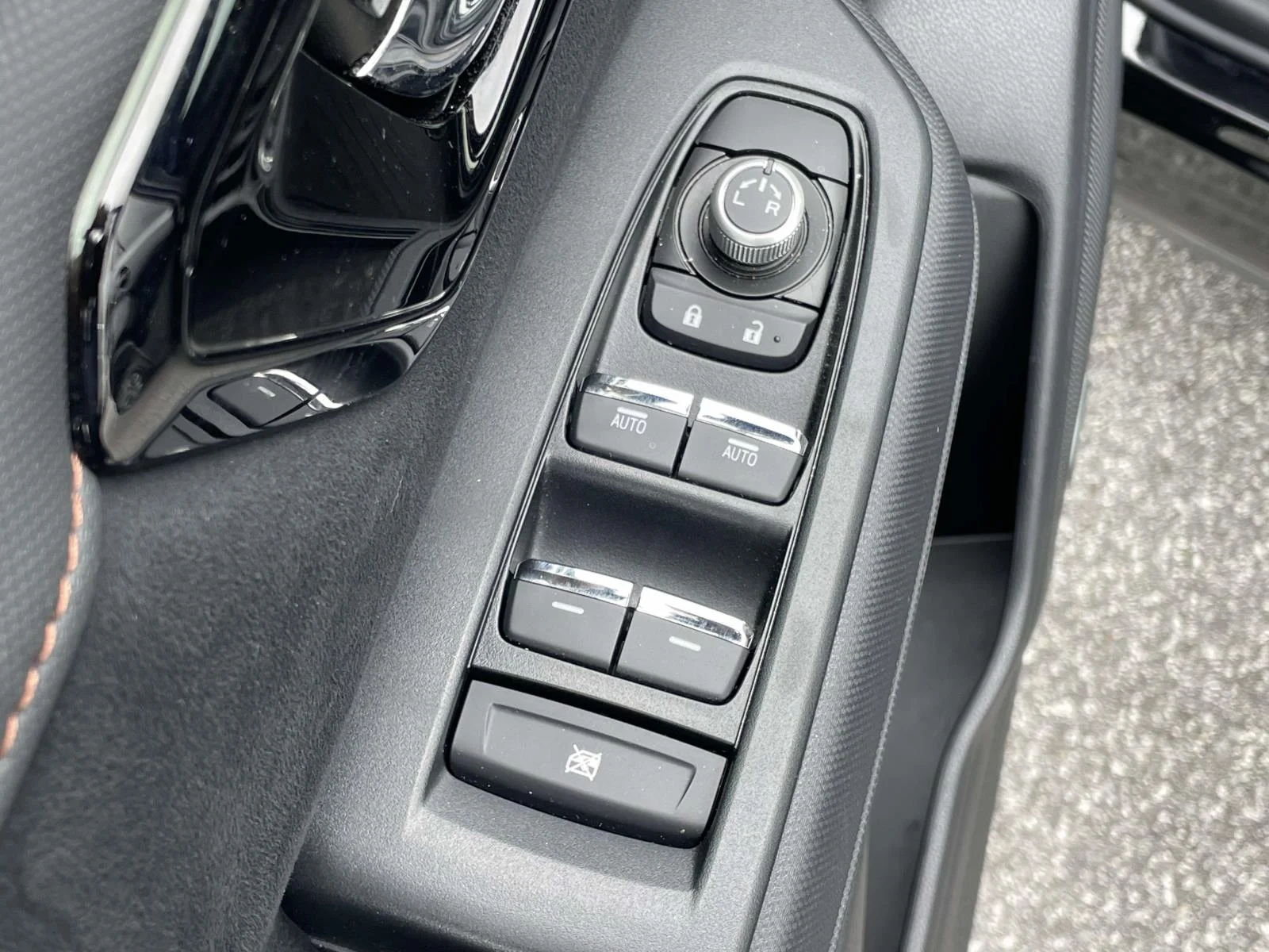 Used 2025 Crystal Black Silica Subaru Touring image 6