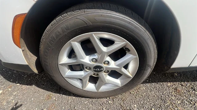 Certified Used 2022 White Kia LX image 9