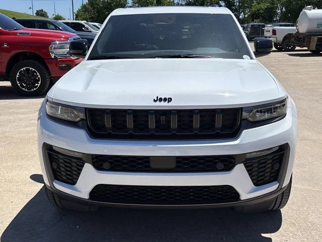 New 2026 Bright White Clear-Coat Exterior Paint Jeep  image 11