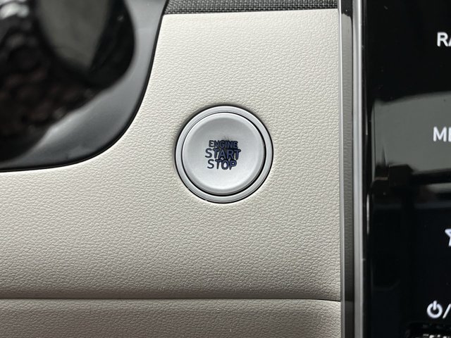 Used 2023 Shimmering Silver Hyundai SEL image 21
