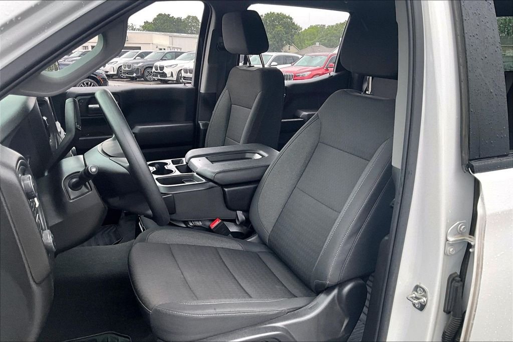 Used 2025 White Chevrolet Custom image 17