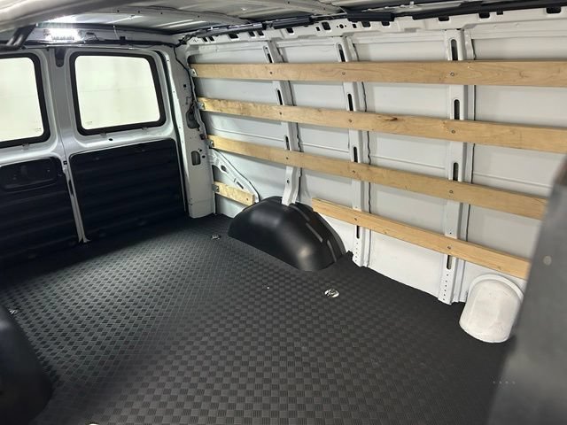 Used 2025 Summit White GMC Work Van image 15