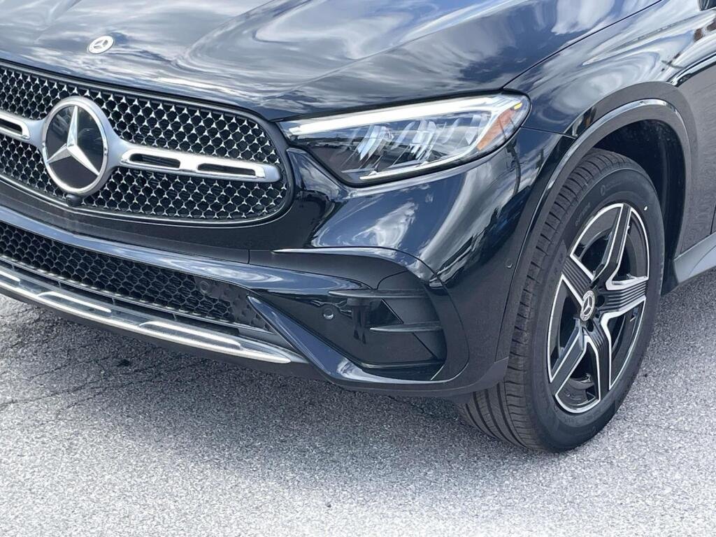New 2026 2040/Black Mercedes-Benz GLC 300 image 13