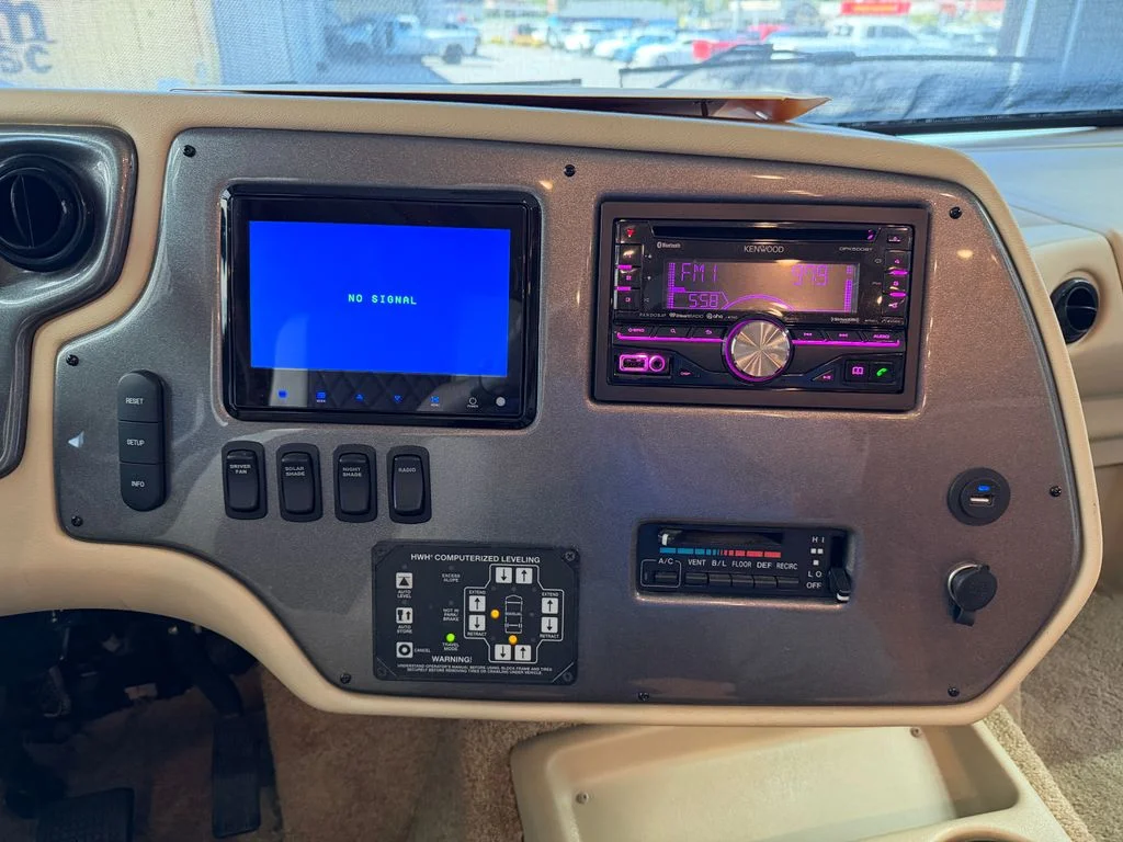 Used 2014  Tiffin  image 135
