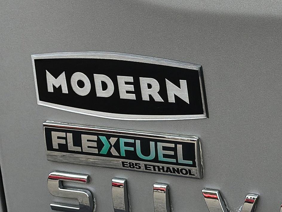 Used 2010 Sheer Silver Metallic Chevrolet LT image 27