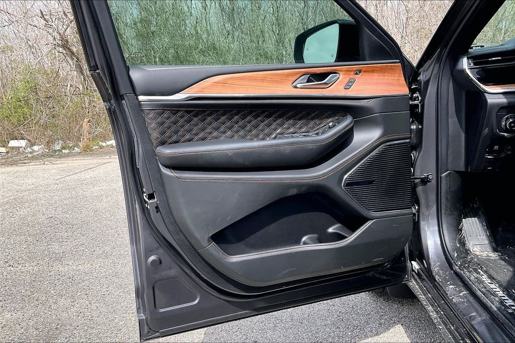 New 2026 Jeep Grand Cherokee L Summit 4D Sport Utility