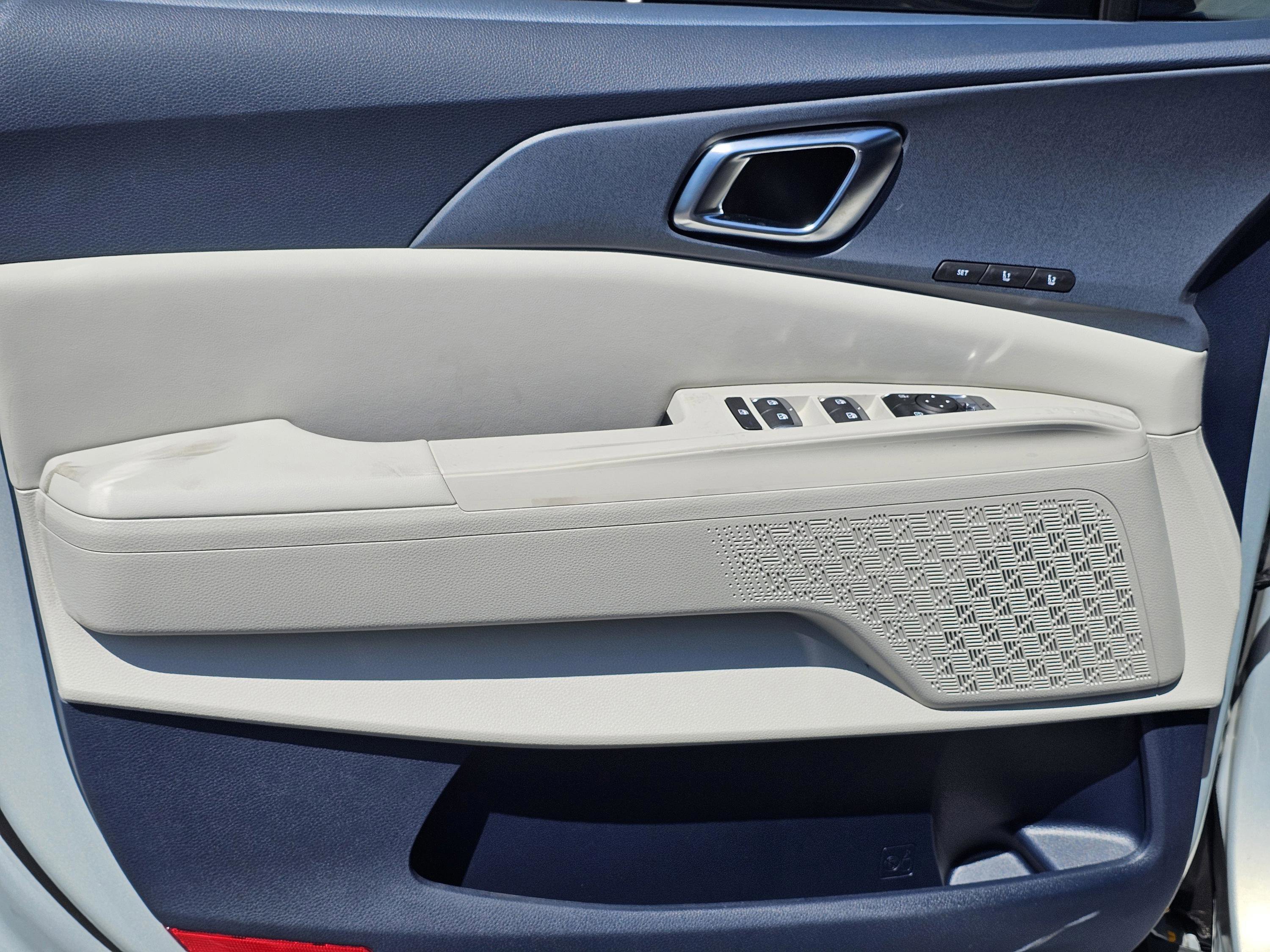 New 2026 Ivory Silver Kia EX image 14