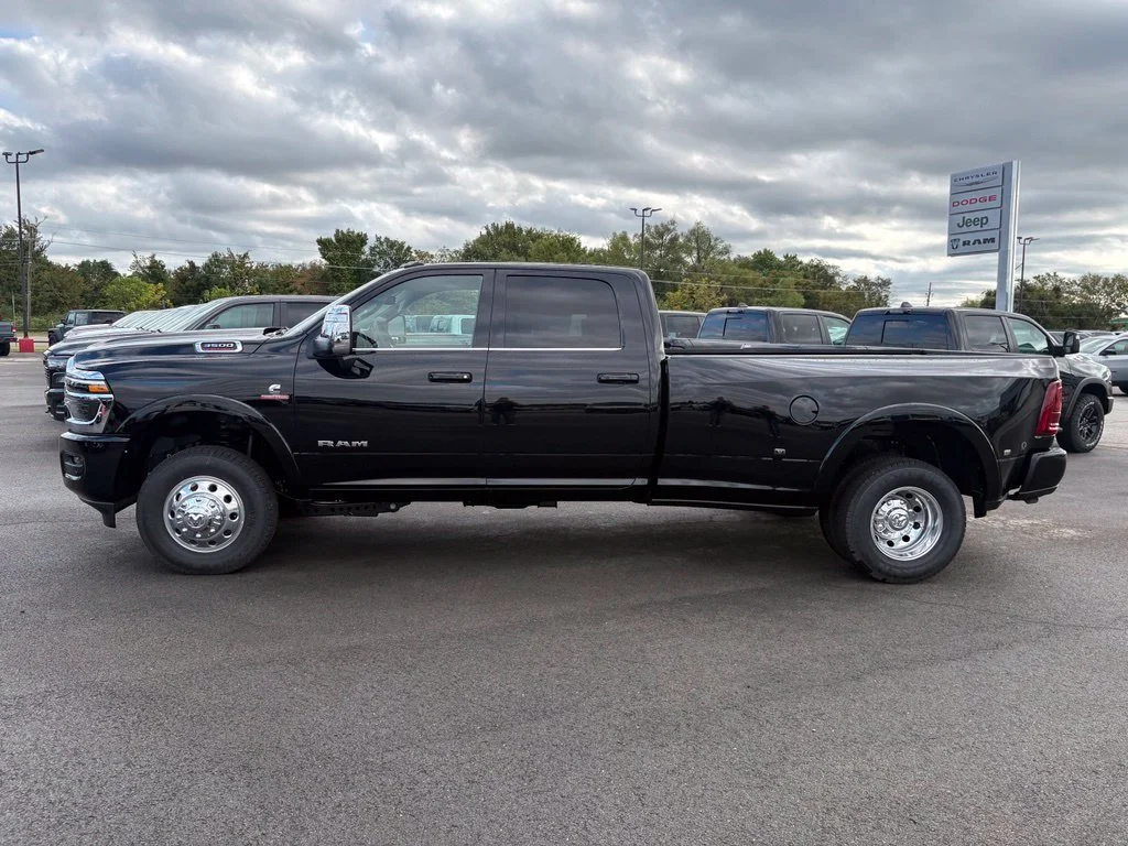 New 2026 Diamond Black Crystal Pearl-Coat Exterior Paint RAM Limited image 4