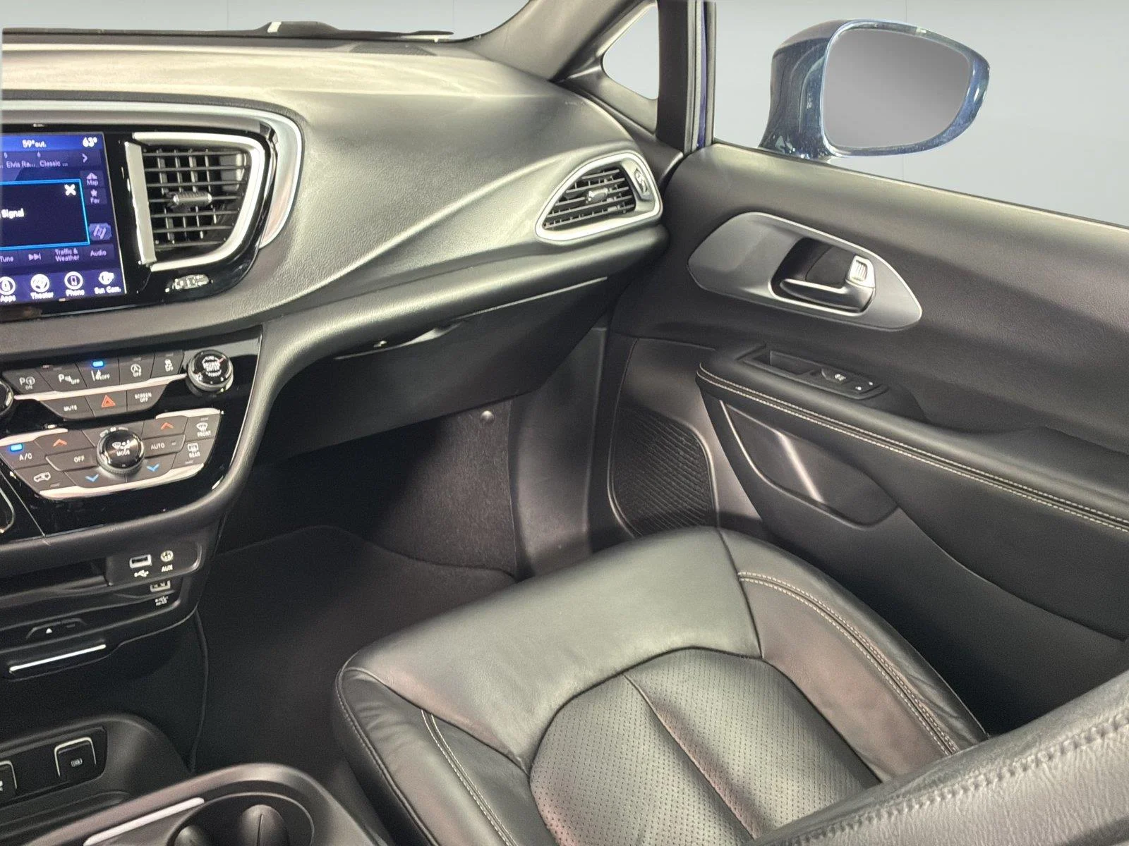 Used 2020 Jazz Blue Pearlcoat Chrysler Touring L Plus image 17