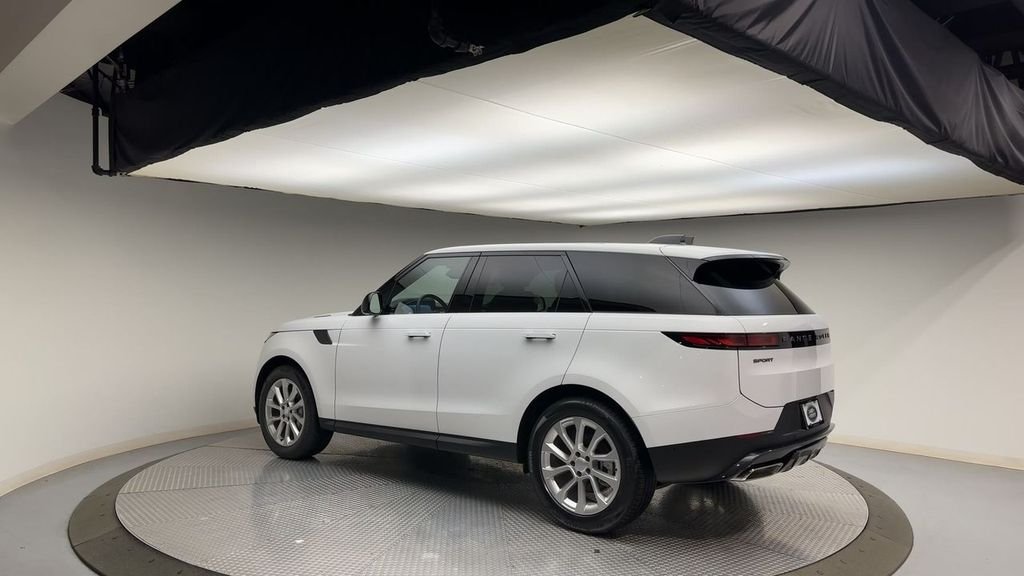 Used 2025 Fuji White Land Rover SE image 6