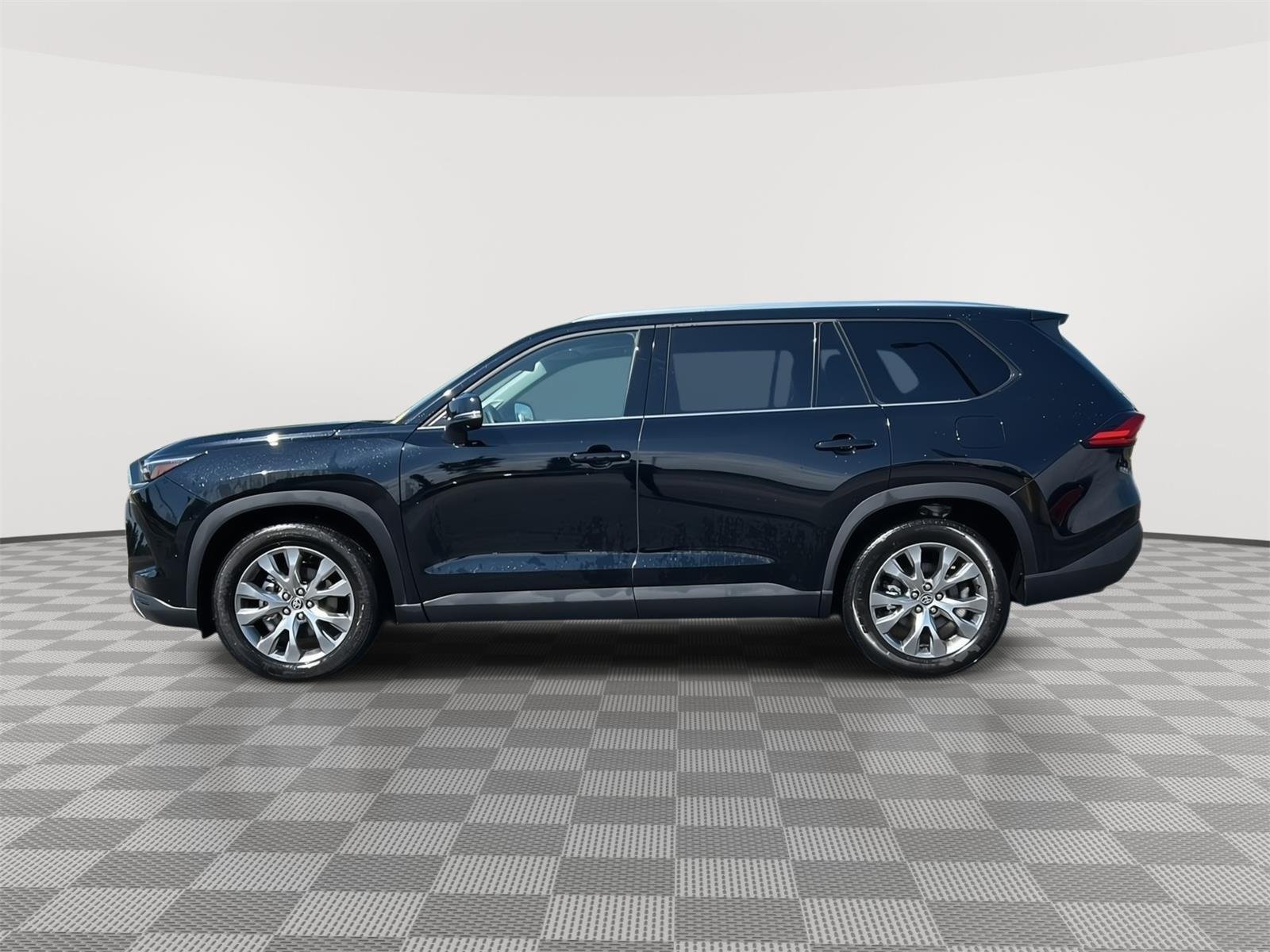 Used 2024 Toyota Grand Highlander Limited with VIN 5TDAAAB57RS055698 for sale in Kansas City