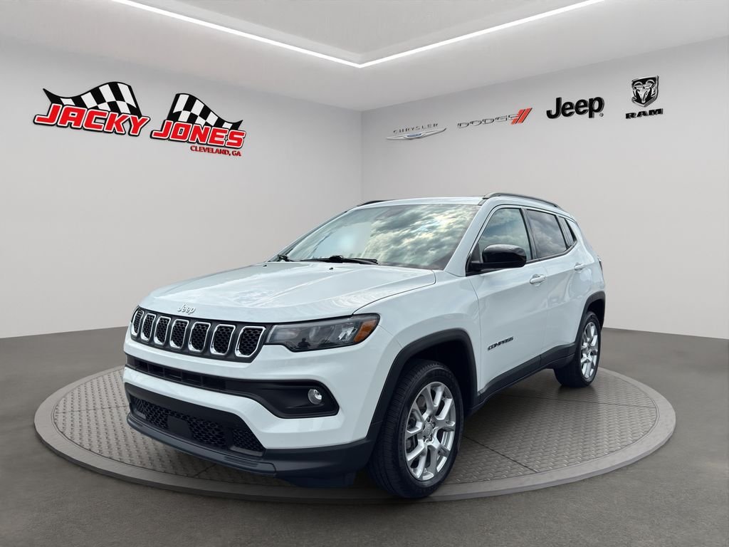 Used 2023 Bright White Clearcoat Jeep Latitude Lux image 2