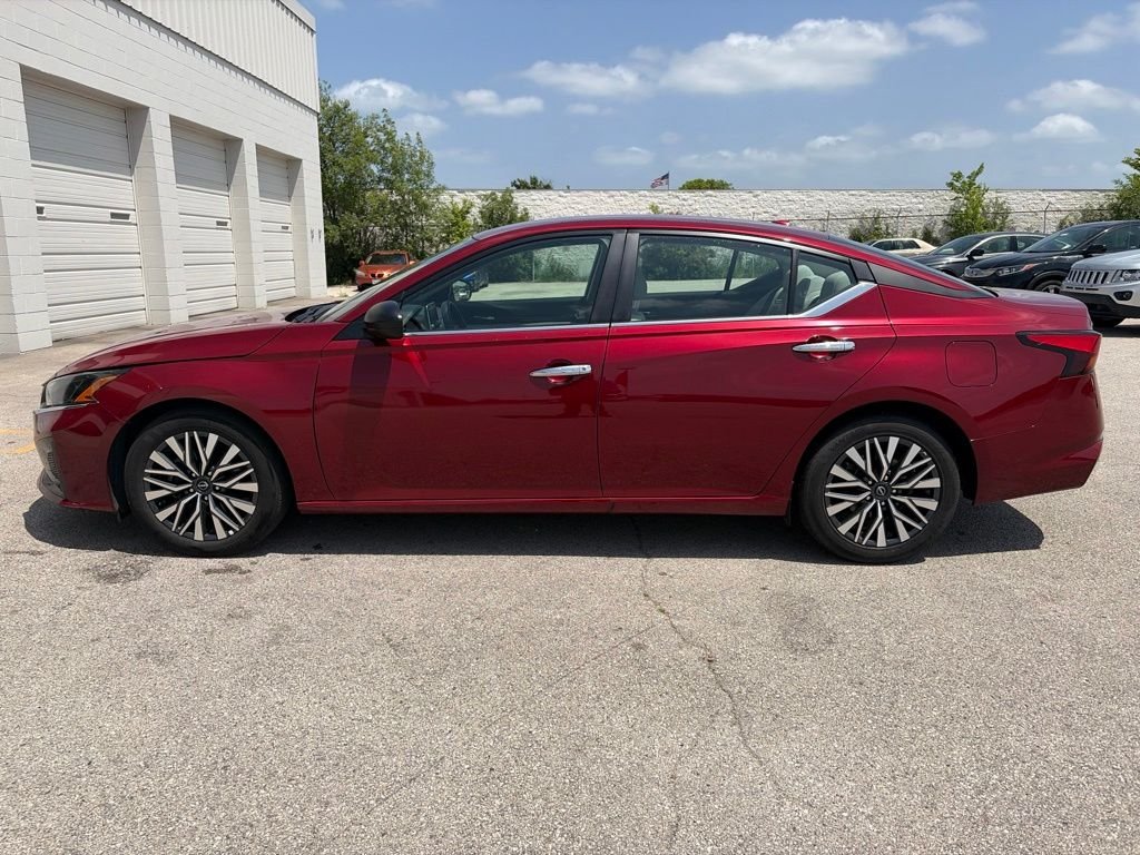 2025 Nissan Altima SV - Photo 2