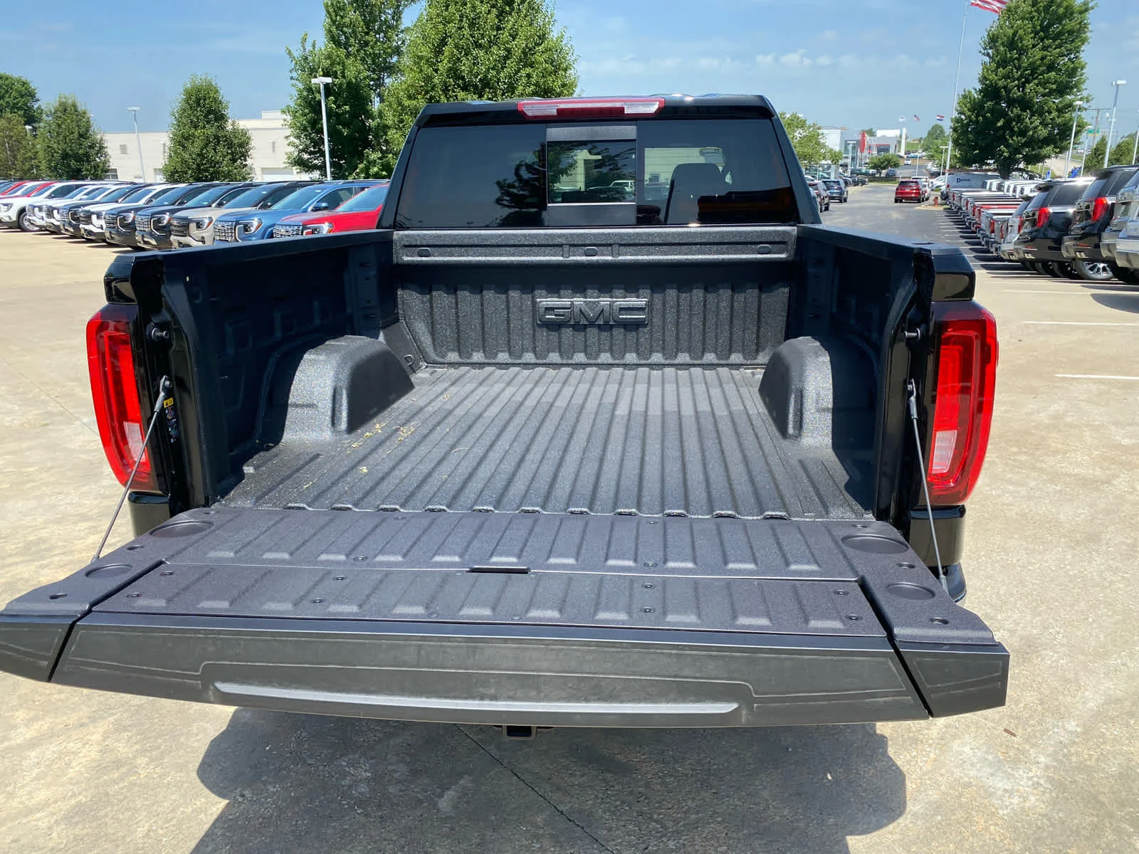 New 2026 Onyx Black GMC SLT image 29