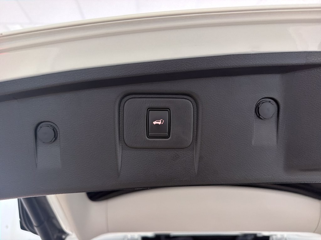Used 2023 Pearl White Nissan SL image 31