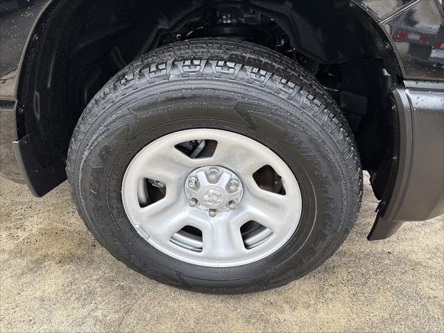New 2026 Diamond Black Crystal Pearl-Coat Exterior Paint RAM TRADESMAN image 13
