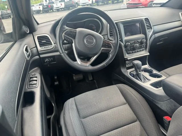 Used 2019 Velvet Red Pearlcoat Jeep Laredo E image 10