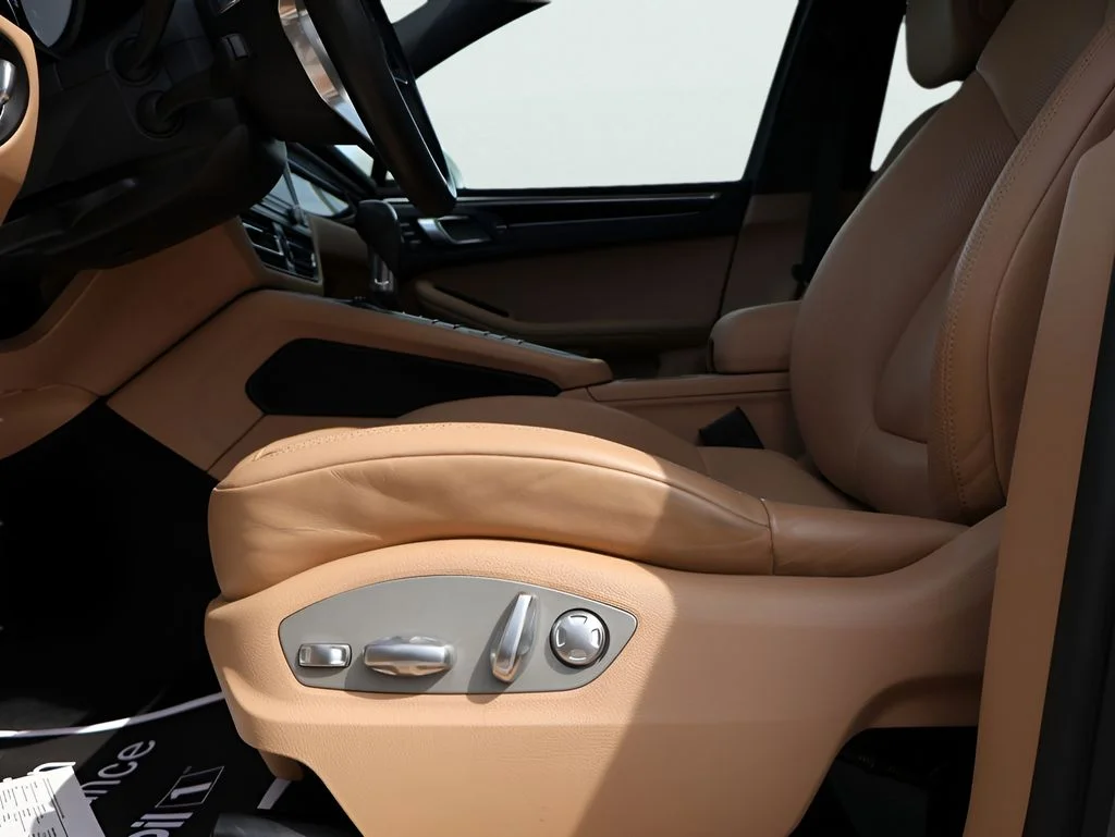 Used 2021 White Porsche  image 34