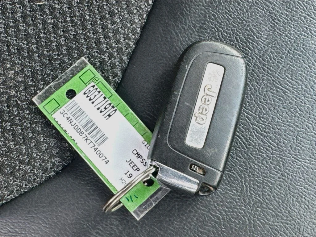 Used 2019 Silver Jeep Trailhawk image 34