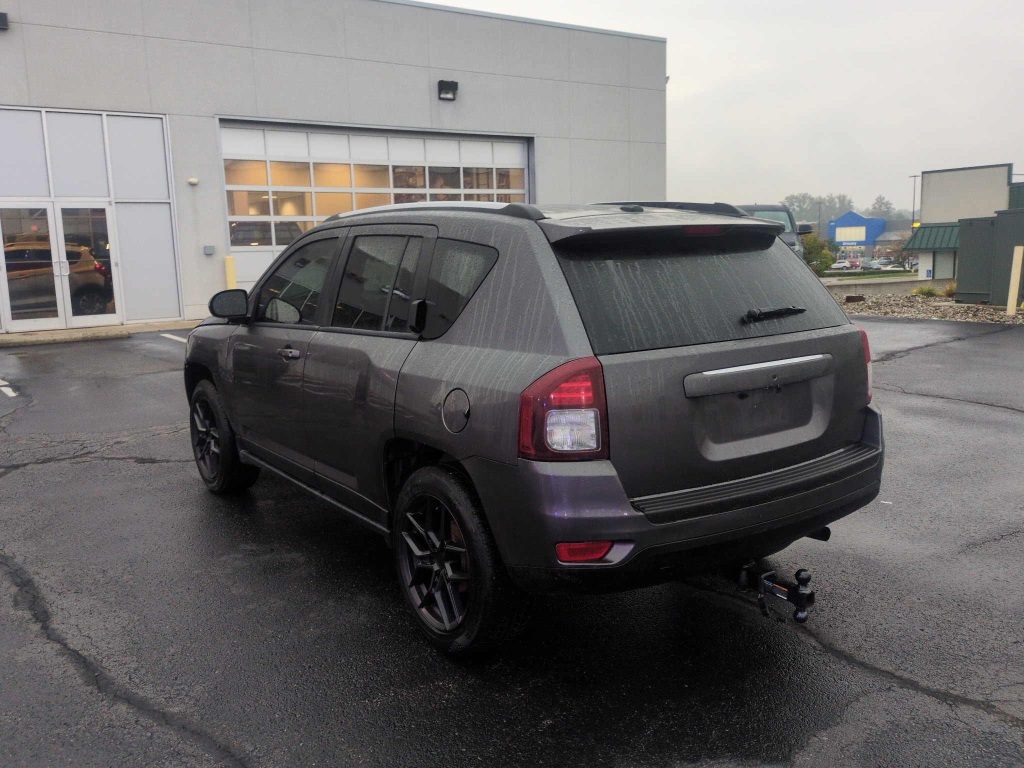 Used 2017 Granite Crystal Metallic Clearcoat Jeep Latitude image 7