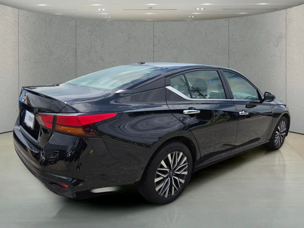 Used 2025 Black Nissan 2.5 SV image 5