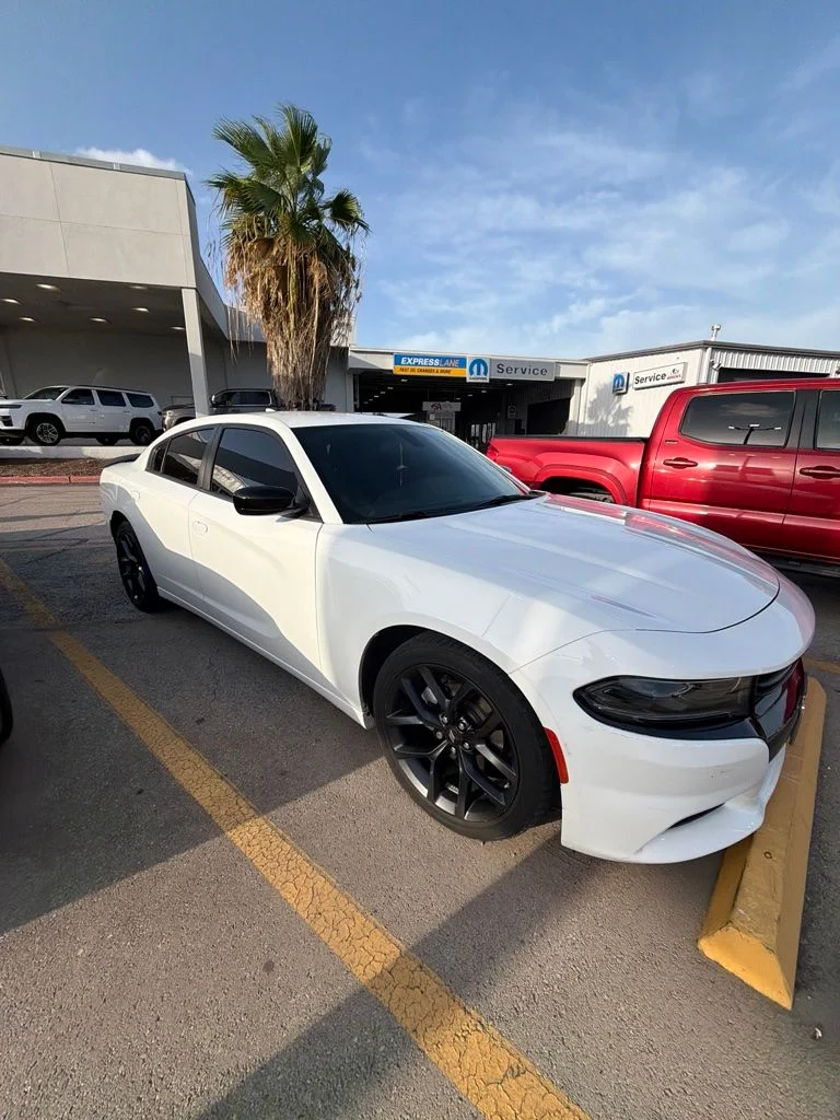 Used 2023 White Dodge SXT image 1