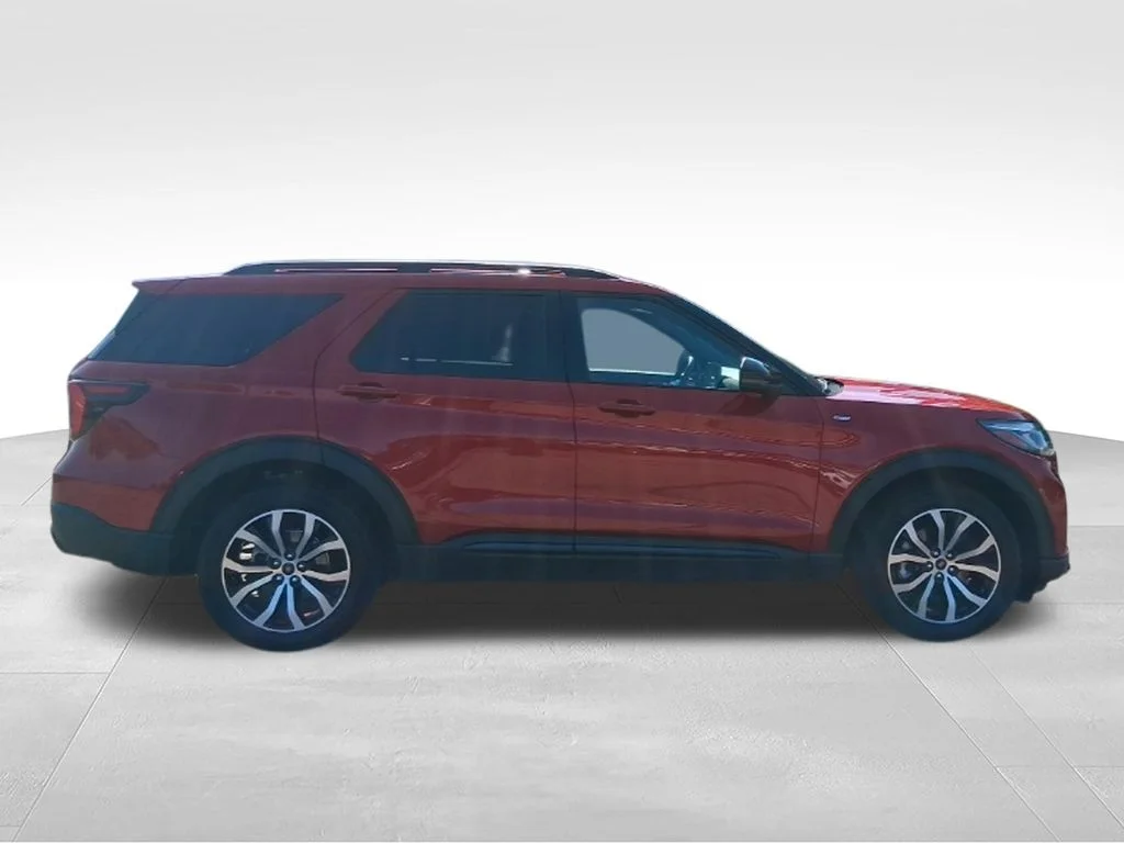 Used 2025 Rapid Red Metallic Tinted Clearcoat Ford ST-Line image 8