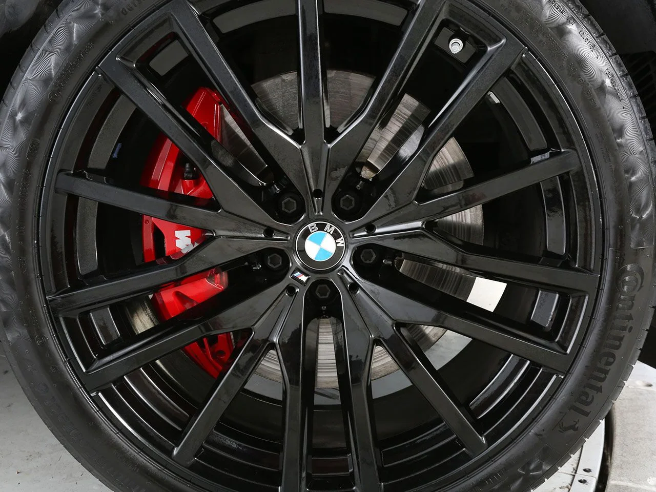 Used 2024 Gray BMW M60i image 6