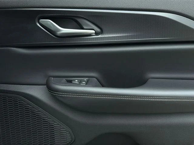 Used 2023 White/off-white Jeep Altitude X image 37